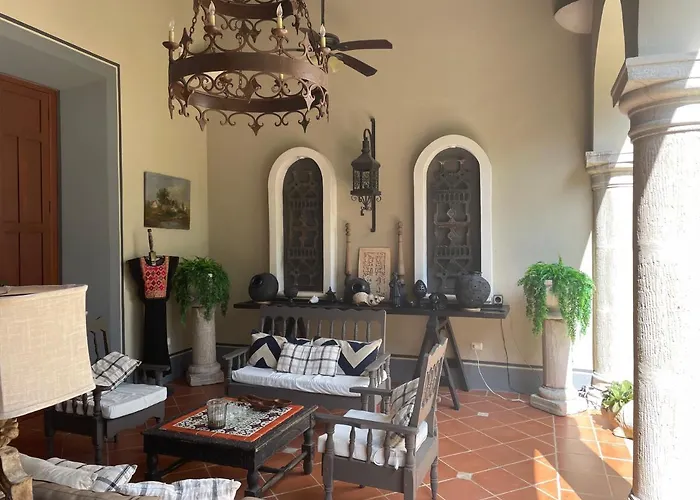 Casa La Perlita - Large Luxury Colonial in Centro